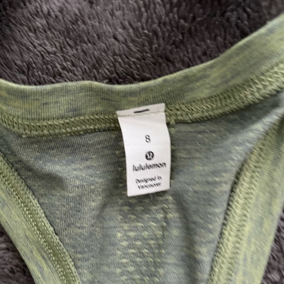 Green lululemon slightly cropped tank top size 8 - Picture 3 of 3